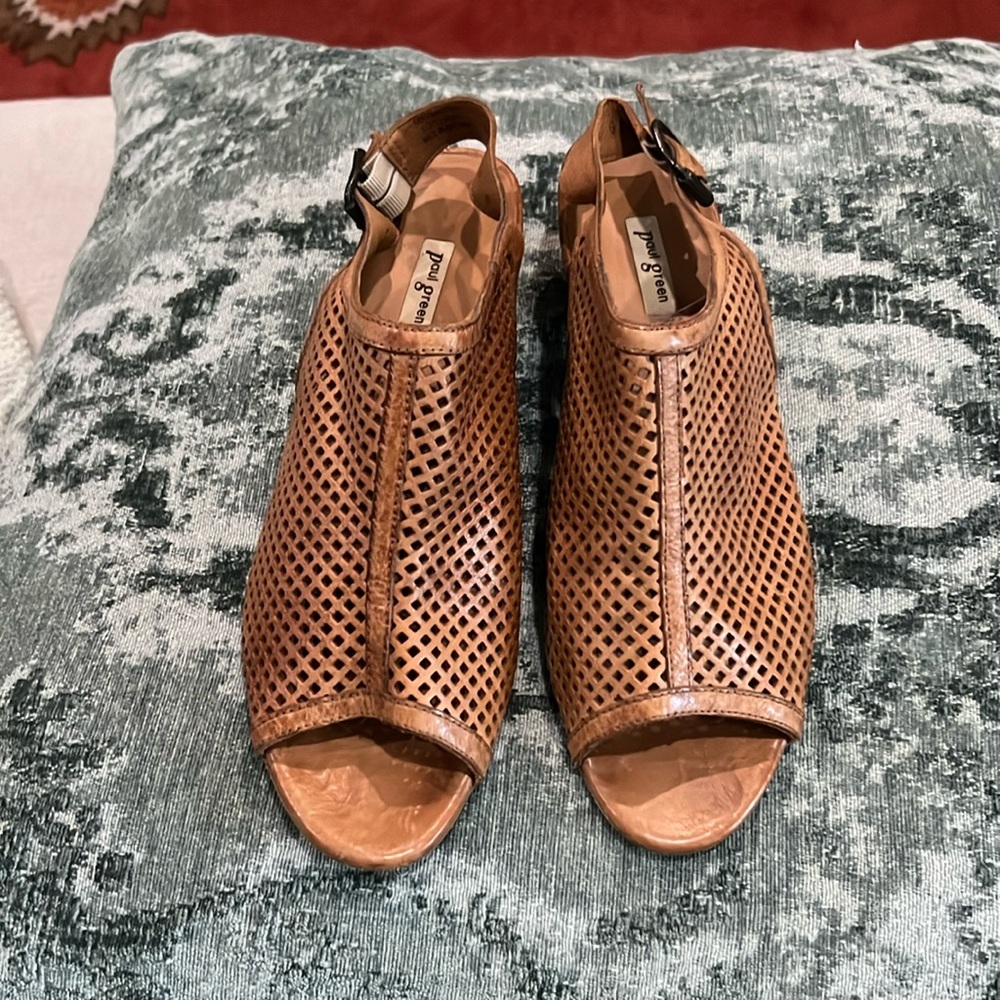 Paul Green chunky heel sandals EUC